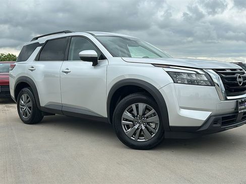 Used 2025 Nissan Pathfinder SV FWD image 5