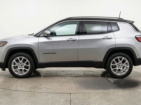 Used 2025 Jeep Compass Limited image 5
