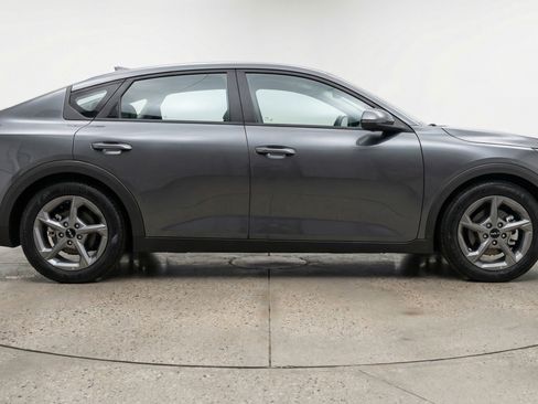 Used 2025 Kia K4 LXS image 11