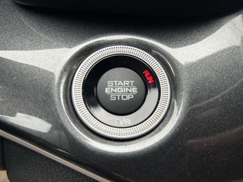 Used 2023 Jeep Grand Cherokee Laredo image 16