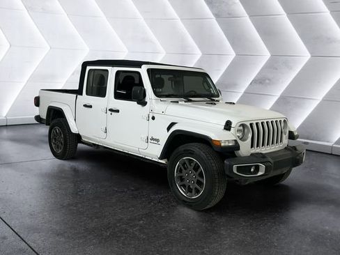 Used 2020 Jeep Gladiator Overland w/ Trailer Tow Package AWD/4WD image 1