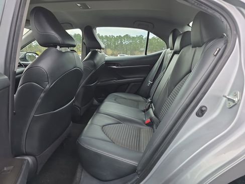 Used 2021 Toyota Camry SE image 18