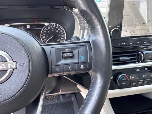 Used 2024 Nissan Pathfinder SL AWD/4WD image 14
