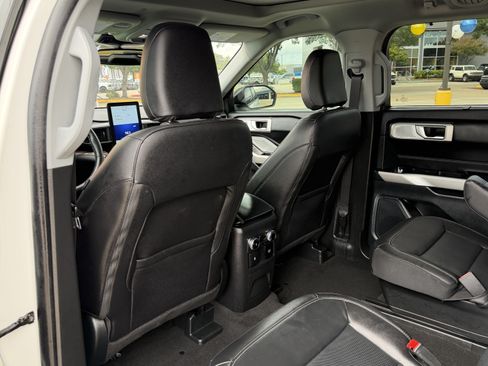 Certified 2024 Ford Explorer Limited w/ Limited Technology Package RWD image 13