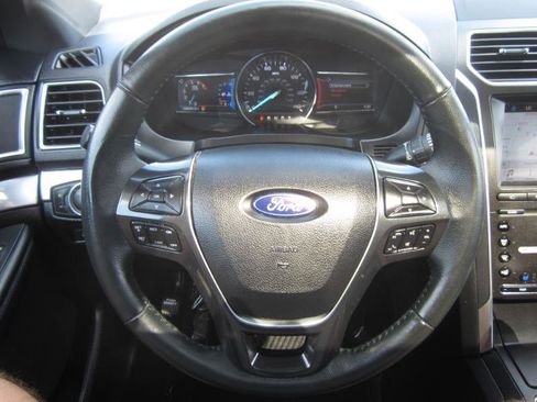 Used 2019 Ford Explorer Limited image 18