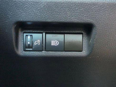 Used 2021 Toyota RAV4 LE AWD/4WD image 17