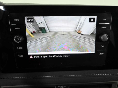 Certified 2025 Volkswagen Taos SE AWD/4WD image 5