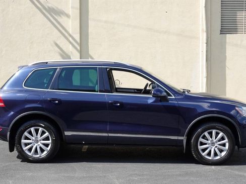 Used 2012 Volkswagen Touareg Sport AWD/4WD image 14