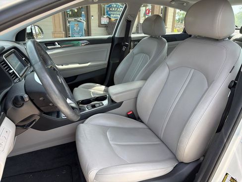 Used 2019 Hyundai Sonata Limited w/ Ultimate Package 02 FWD image 10