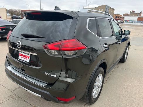 Used 2017 Nissan Rogue SV image 8