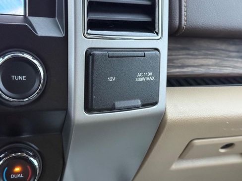 Used 2019 Ford F150 Lariat image 22