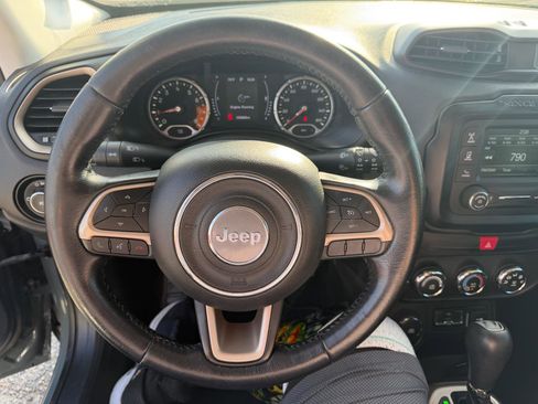 Used 2017 Jeep Renegade Latitude image 15