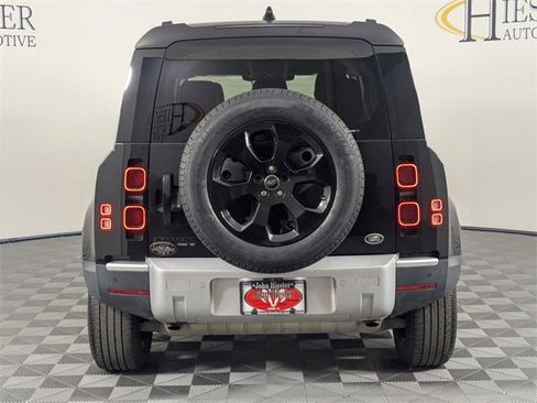 Used 2020 Land Rover Defender 110 SE image 6