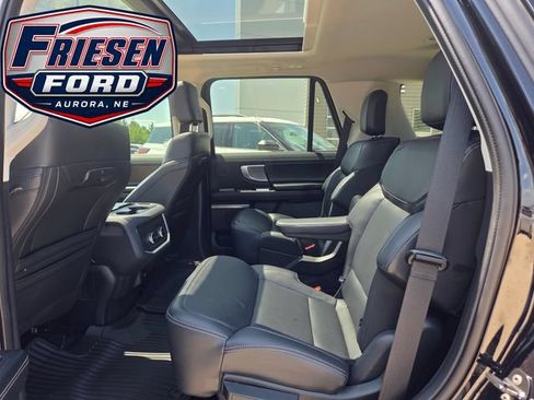 Used 2025 Ford Expedition Platinum w/ Driver's Package AWD/4WD image 22