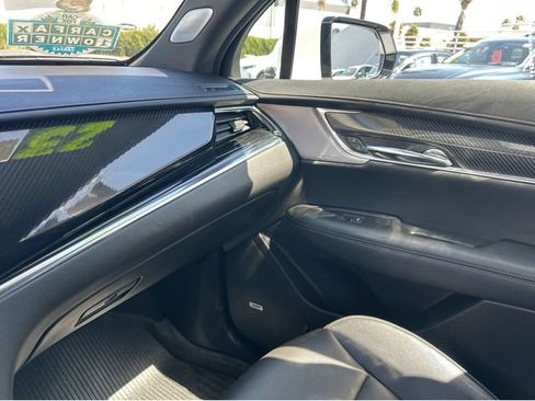 Certified 2023 Cadillac XT6 Sport w/ Technology Package AWD/4WD image 6