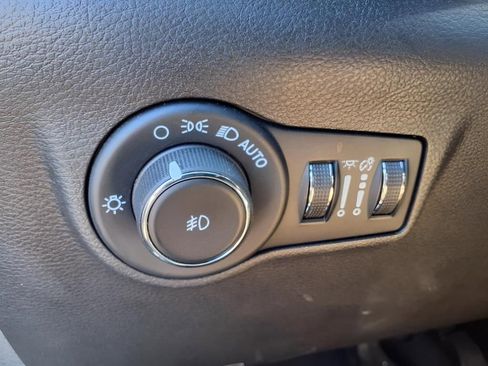 Used 2023 Jeep Compass Trailhawk AWD/4WD image 19