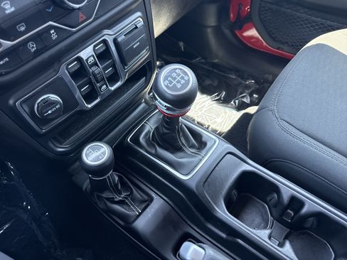 Used 2020 Jeep Wrangler Unlimited Sahara AWD/4WD image 26