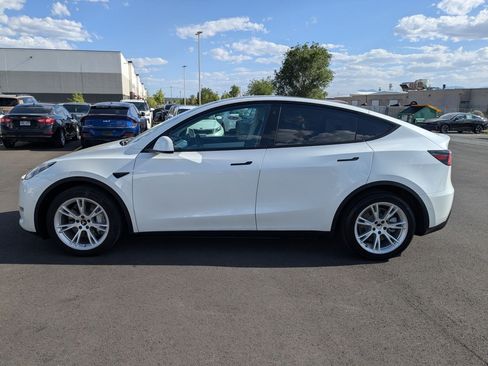 Used 2021 Tesla Model Y Long Range AWD/4WD image 2