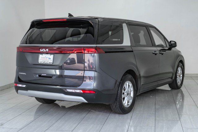 Used 2023 Kia Carnival LX FWD image 6