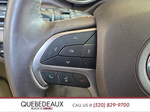 Used 2020 Jeep Grand Cherokee Overland AWD/4WD image 15