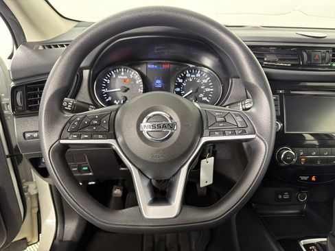 Used 2021 Nissan Rogue Sport S image 15