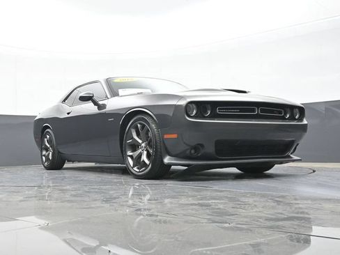 Used 2019 Dodge Challenger R/T RWD image 47