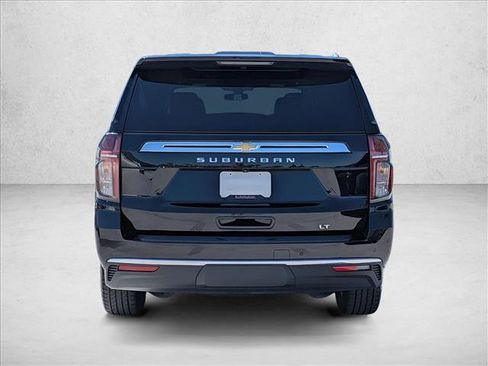 Used 2022 Chevrolet Suburban LT RWD image 7