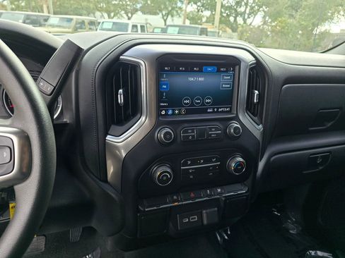 Used 2020 Chevrolet Silverado 1500 LT image 23