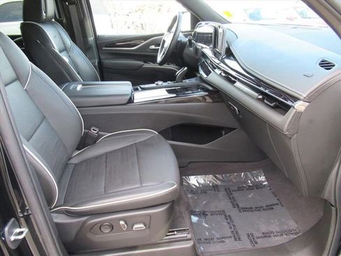 Used 2022 Cadillac Escalade ESV Sport w/ Touring Package image 8