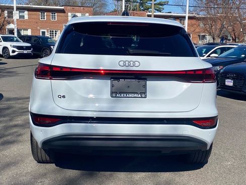 Used 2025 Audi Q6 e-tron Prestige image 4