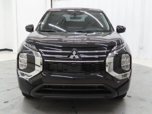 New 2026 Mitsubishi Outlander ES image 8