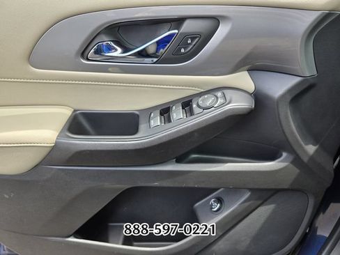 Used 2023 Chevrolet Traverse LT FWD image 32