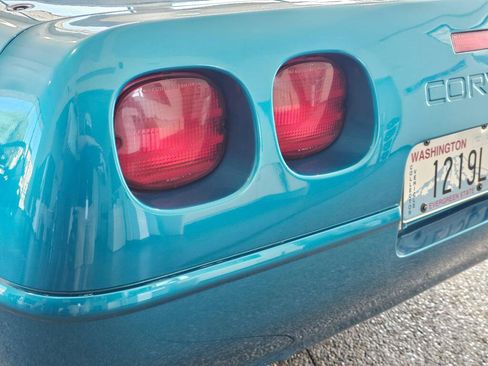 Used 1992 Chevrolet Corvette Convertible RWD image 16