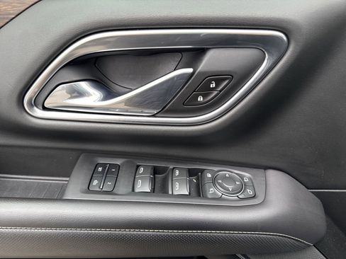 Used 2021 Chevrolet Suburban Premier w/ Premium Package image 15