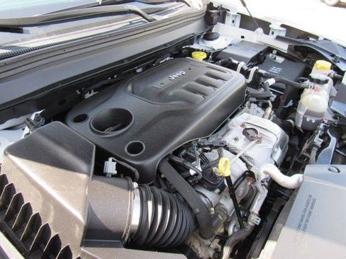 Used 2019 Jeep Cherokee Limited AWD/4WD image 44