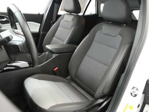 Certified 2025 Chevrolet Trax LT w/ Driver Confidence Package FWD image 25
