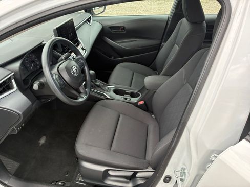Used 2025 Toyota Corolla LE image 34