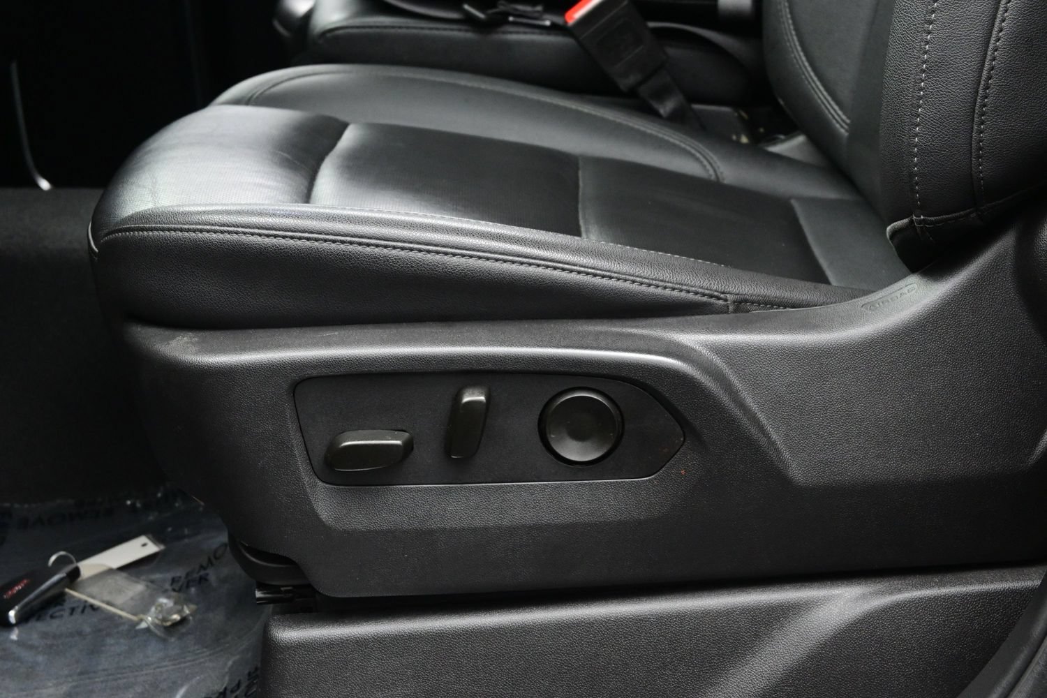 Used 2025 GMC Sierra 1500 SLT AWD/4WD image 11