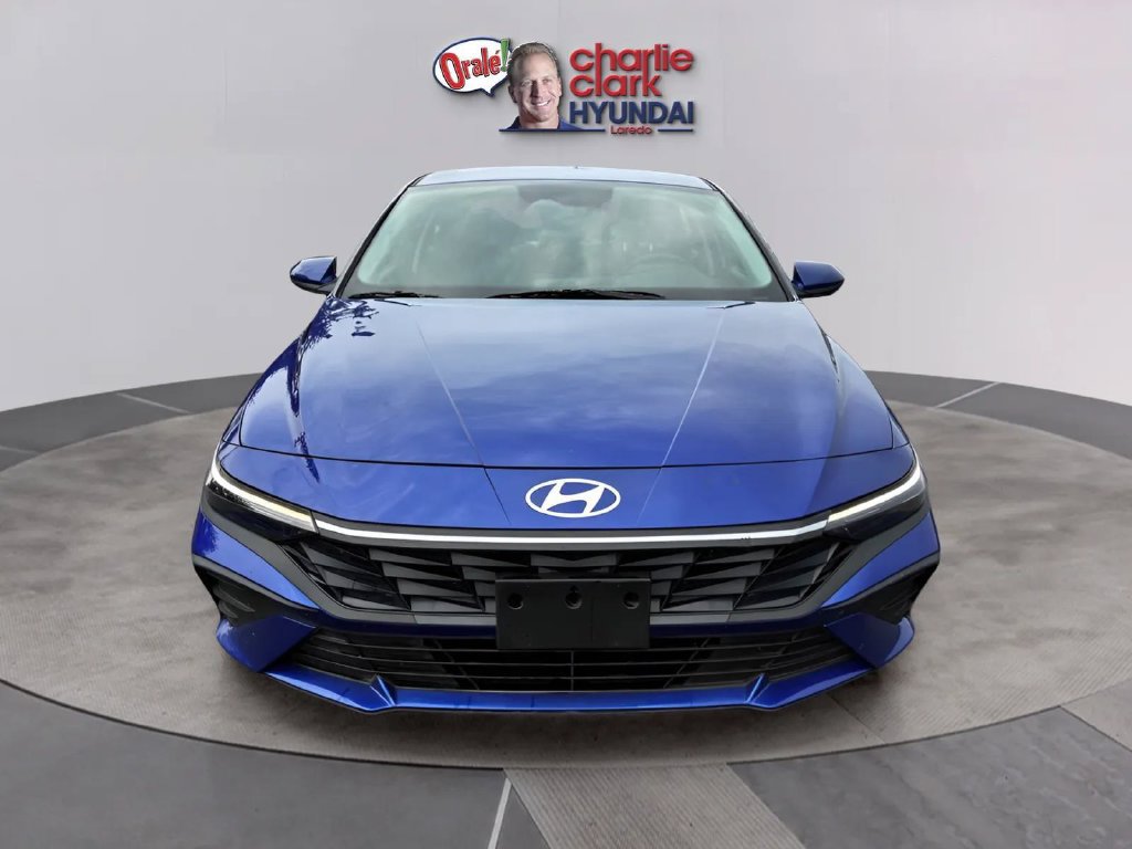 Used 2025 Hyundai Elantra SE FWD image 8