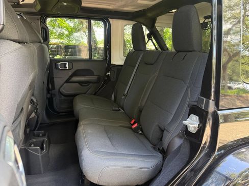 Used 2025 Jeep Wrangler Unlimited Sahara AWD/4WD image 37