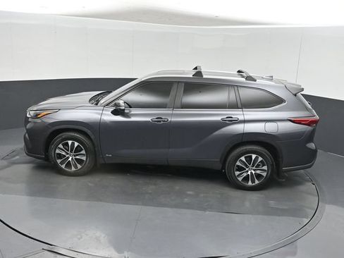 Used 2023 Toyota Highlander XLE AWD/4WD image 46