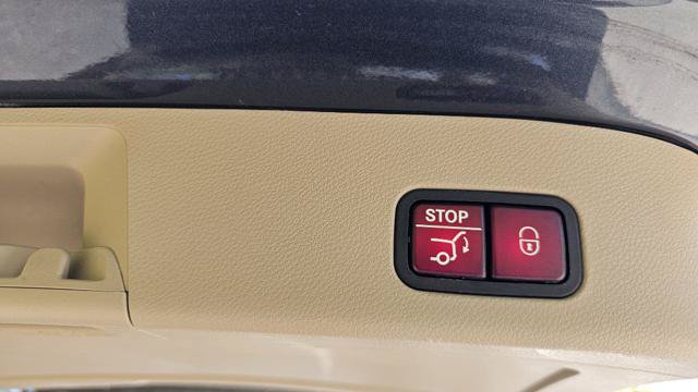 Used 2014 Mercedes-Benz GL 550 4MATIC w/ Driver Assistance Package image 13