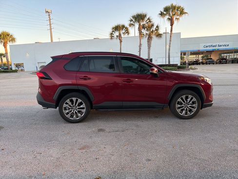 Used 2022 Toyota RAV4 XLE Premium FWD image 6