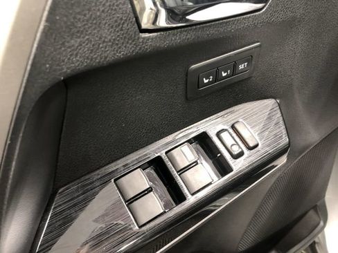 Used 2018 Toyota RAV4 Limited image 13