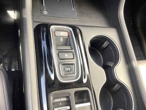 Used 2025 Honda Pilot EX-L image 17
