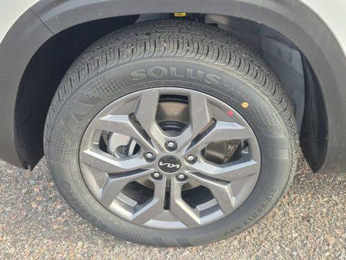 New 2026 Kia Seltos LX image 17