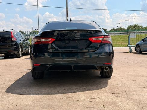 Used 2021 Toyota Camry SE FWD image 4
