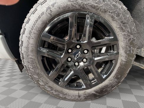 Used 2024 Chevrolet Silverado 1500 Custom w/ Turbomax Blackout Package RWD image 15
