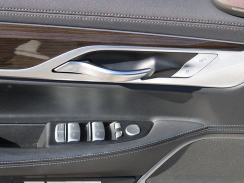 Used 2018 BMW 750i image 10