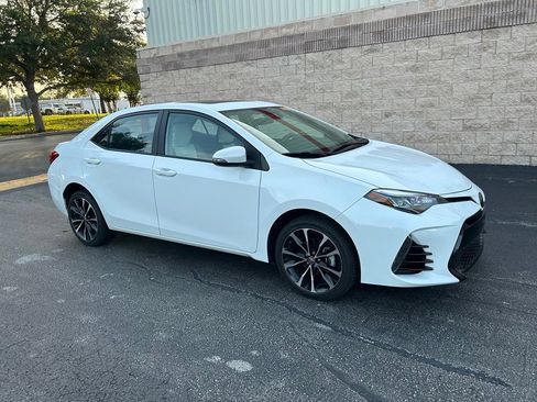 Used 2018 Toyota Corolla SE w/ SE Premium Package FWD image 8